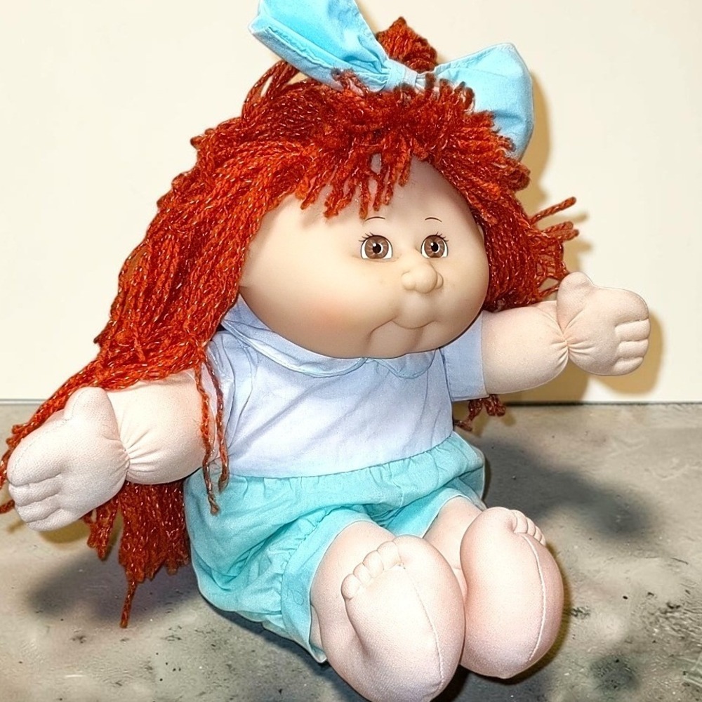 VTG Cabbage Patch Kids 1995 Mattel Red Yarn Hair Brown Eyes Blue Bow Doll Toy - Picture 2 of 8